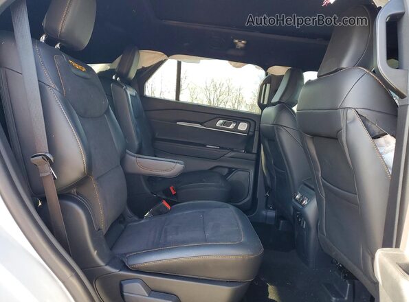 1FMWK8JC2TGA27767 2026 FORD EXPLORER Белый Вид задней части салона