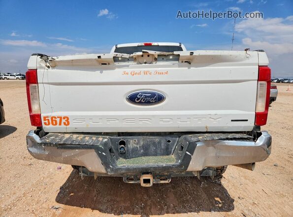 1FT7W2B6XHEE55673 2017 FORD F250 Белый Вид сзади