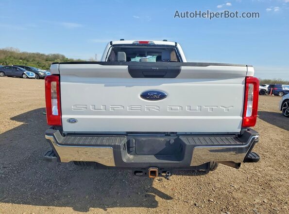 1FT7W2BA0REE81611 2024 FORD F250 White Widok z tyłu