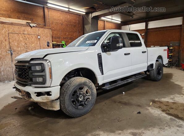 1FT7W2BAXTED53710 2026 FORD F250 White წინა მარცხენა ხედი სამი მეოთხედიდან