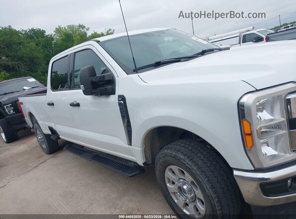 1FT7W2BN1PEC58705 2023 FORD F-250 Белый Вид задней части салона