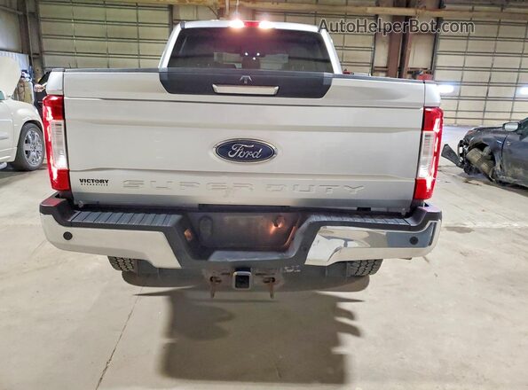1FT7W2BT4JEC05633 2018 FORD F250 Серебряный Вид сзади