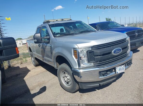 1FT7X2B67JEC22160 2018 FORD F-250 Silver Widok wnętrza z tyłu