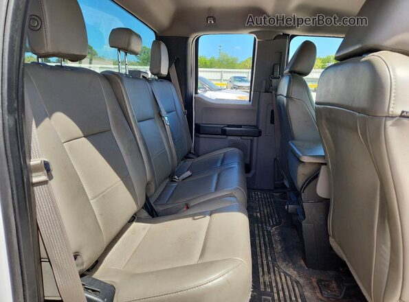 1FT7X2B68HED29972 2017 FORD F250 White Widok tylnych siedzeń