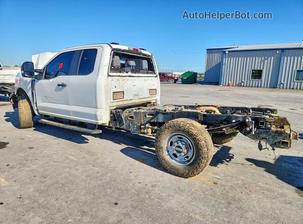 1FT7X2BA4PEC62449 2023 FORD F250 White Trasero izquierdo