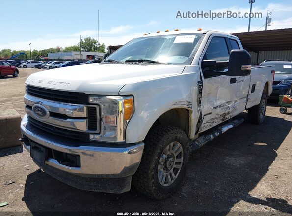1FT7X2BT3HED94055 2017 FORD F-250 Белый Передняя левая четверть