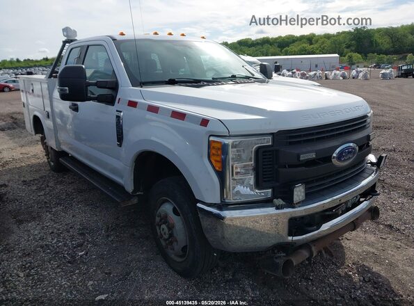 1FT7X3B61HEE05019 2017 FORD F350 Белый Передняя правая четверть