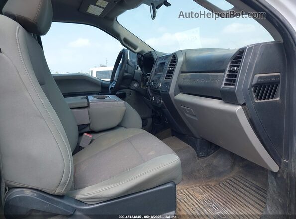 1FTBF2B69JEC69932 2018 FORD F-250 Белый Вид салона спереди