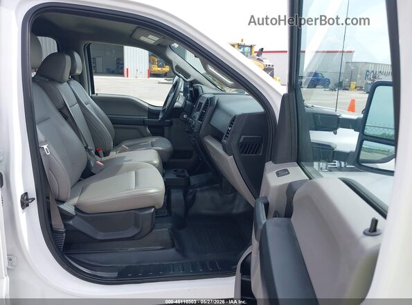 1FTEW1E52JFD05108 2018 FORD F150 White Widok wnętrza z przodu