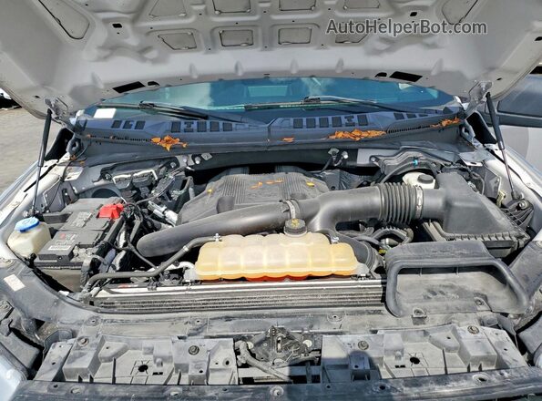 1FTEW1EG5JFE78672 2018 FORD F150 Silver Widok wnętrza z tyłu