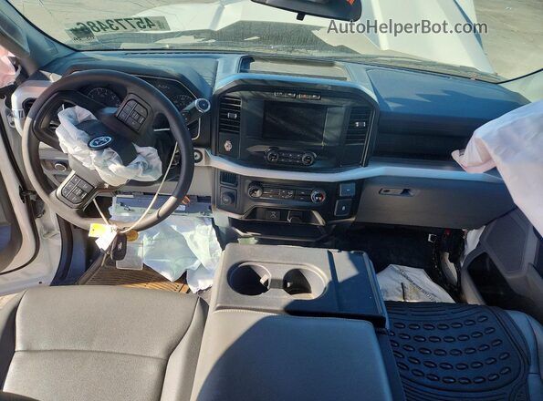 1FTEX1CP3PKF31997 2023 FORD F150 Белый Вид панели приборов