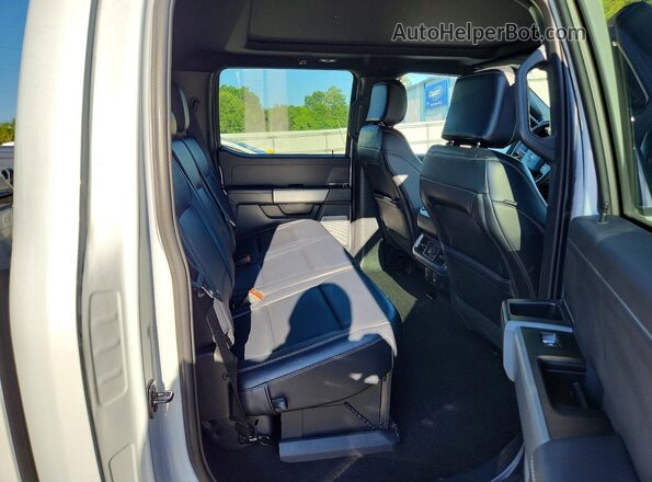 1FTFW3LD4SFA29557 2025 FORD F150 Silver Widok tylnych siedzeń