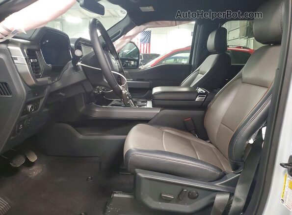 1FTFW5L52SKE68557 2025 FORD F150 White Vista interior delantera