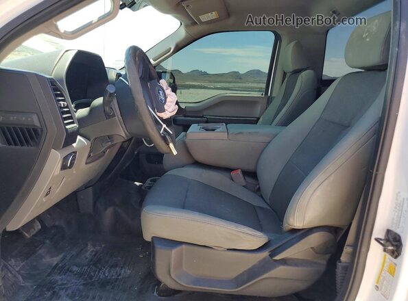 1FTMF1C84HKC55600 2017 FORD F150 Белый Вид салона спереди