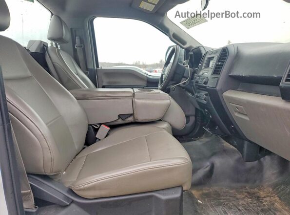 1FTMF1C8XHKC08247 2017 FORD F150 White Widok tylnych siedzeń