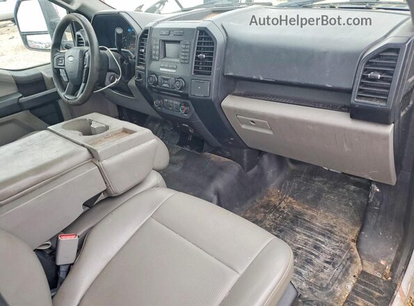 1FTMF1C8XHKC08247 2017 FORD F150 White Widok deski rozdzielczej
