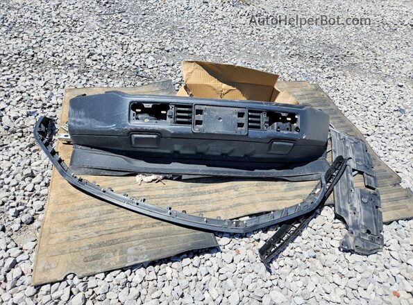 1FTMF1CB2JKC07529 2018 FORD F150 Red Vista del compartimento del motor