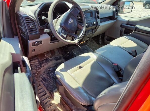 1FTMF1CB2JKC07529 2018 FORD F150 Red Vista del salpicadero