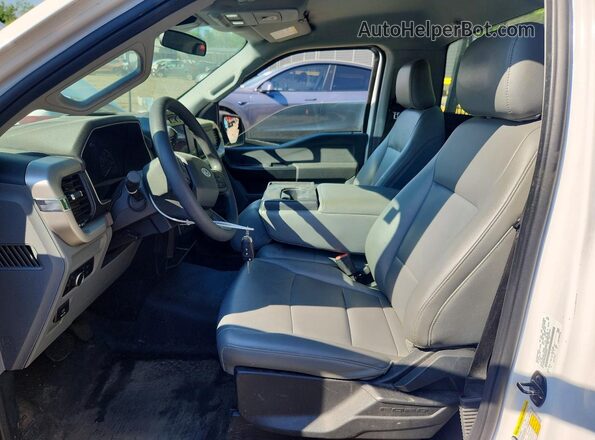 1FTMF1CB3MKE58662 2021 FORD F150 Two Tone Widok wnętrza z przodu