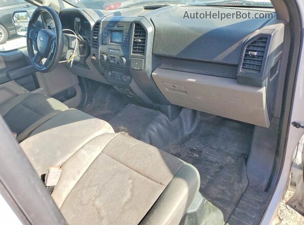 1FTMF1CB7JKG05951 2018 FORD F150 Белый Вид панели приборов