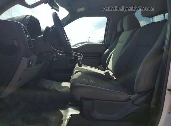 1FTMF1CB7JKG05951 2018 FORD F150 Белый Вид салона спереди