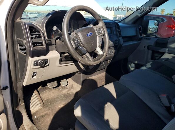 1FTMF1CB8JKC09883 2018 FORD F150 Белый Вид панели приборов