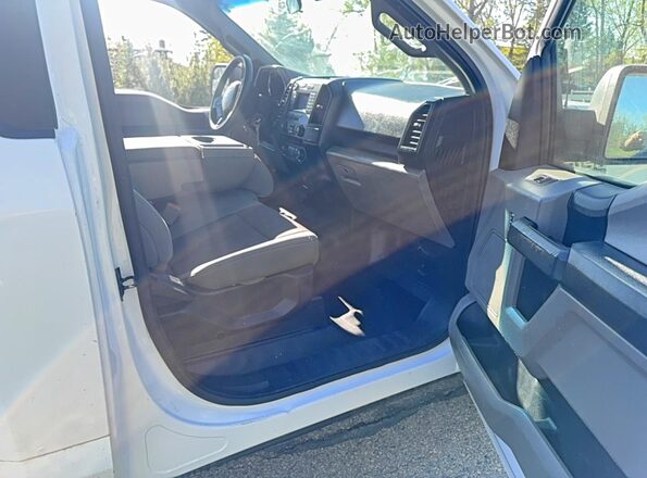 1FTMF1EB7JKD39070 2018 FORD F150 Белый Вид спереди