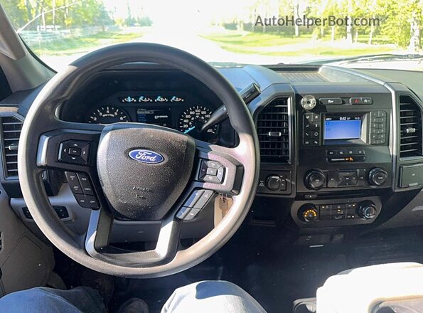 1FTMF1EB7JKD39070 2018 FORD F150 Белый Вид щитка приборов