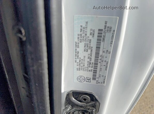 1FTMF1EB7JKD39070 2018 FORD F150 Белый Вид задних сидений
