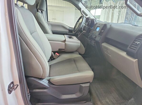 1FTMF1EB9JFB56553 2018 FORD F150 Белый Вид задних сидений