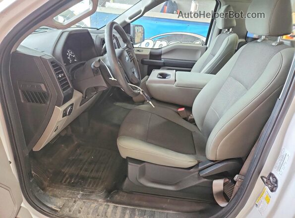 1FTMF1EB9JFB56553 2018 FORD F150 Белый Вид салона спереди