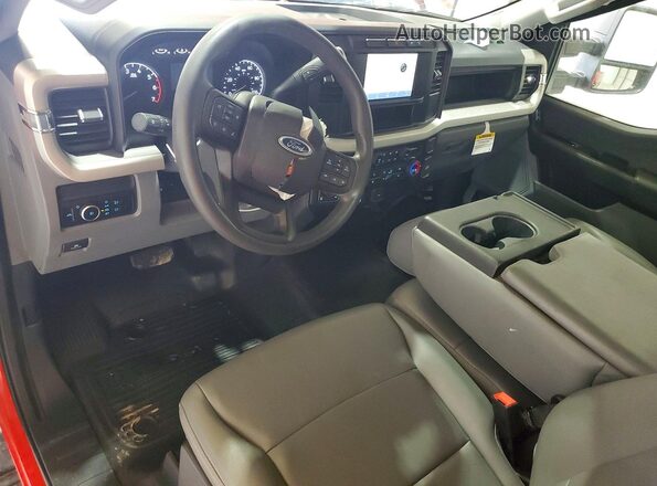 1FTRF3BA3PEC46180 2023 FORD F350 Красный Вид панели приборов