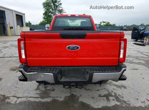 1FTRF3BA3PEC46180 2023 FORD F350 Красный Вид сзади