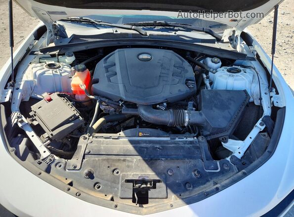1G1FD3DS9M0142258 2021 CHEVROLET CAMARO White Widok wnętrza z tyłu