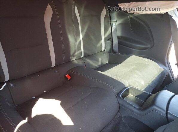 1G1FF1R77J0131368 2018 CHEVROLET CAMARO Red Widok tylnych siedzeń