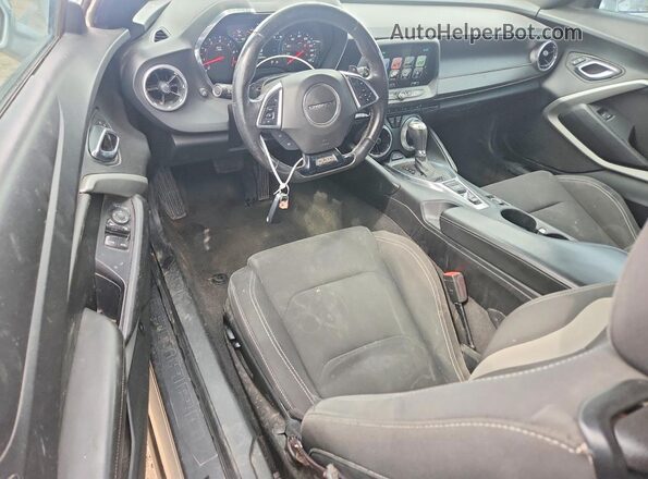1G1FF3D76H0209121 2017 CHEVROLET CAMARO Серебряный Вид панели приборов