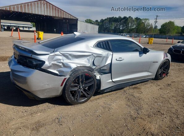 1G1FG1R76H0211851 2017 CHEVROLET CAMARO Серебряный Задняя правая четверть
