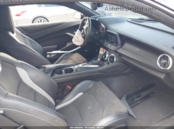 1G1FH1R71M0107615 2021 CHEVROLET CAMARO Черный Вид салона спереди