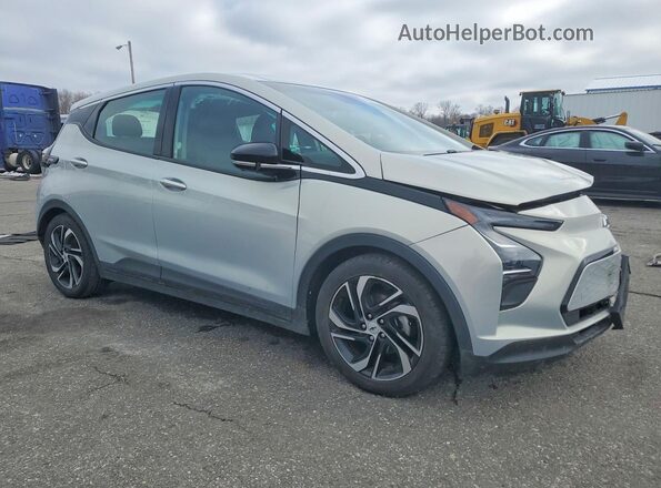 1G1FX6S08P4133073 2023 CHEVROLET BOLT Серебряный Передняя правая четверть