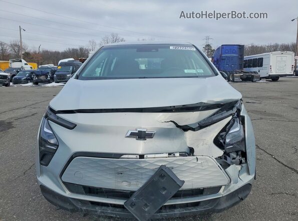1G1FX6S08P4133073 2023 CHEVROLET BOLT Серебряный Вид спереди