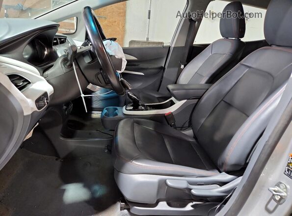 1G1FX6S0XJ4137469 2018 CHEVROLET BOLT Серебряный Вид салона спереди