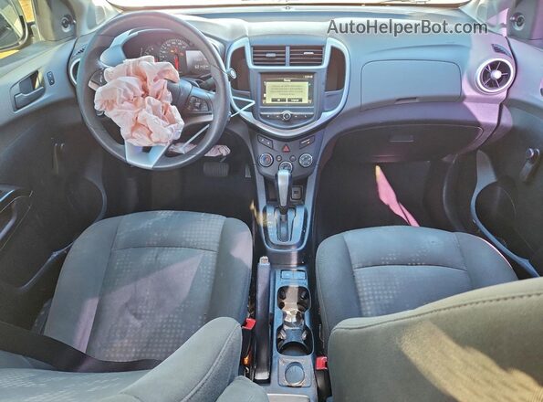 1G1JB5SH8H4162891 2017 CHEVROLET SONIC Silver Widok deski rozdzielczej