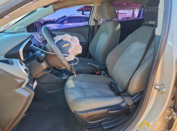 1G1JB5SH8H4162891 2017 CHEVROLET SONIC Silver Widok wnętrza z przodu