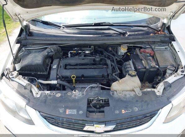 1G1JB5SHXJ4137562 2018 CHEVROLET SONIC Белый Вид сзади
