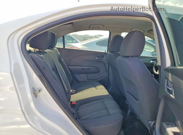 1G1JC5SH1G4184825 2016 CHEVROLET SONIC White Հետևի նստատեղերի տեսք