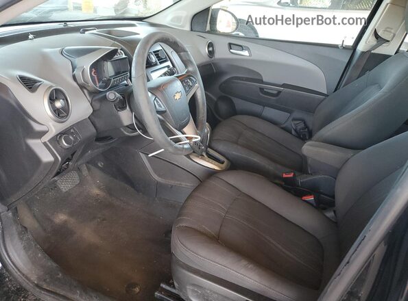 1G1JC6SH2G4160703 2016 CHEVROLET SONIC Черный Вид салона спереди