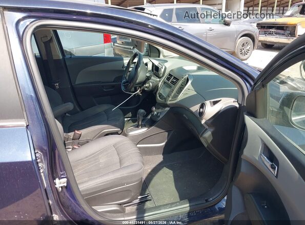 1G1JC6SH9G4153165 2016 CHEVROLET SONIC Синий Вид салона спереди