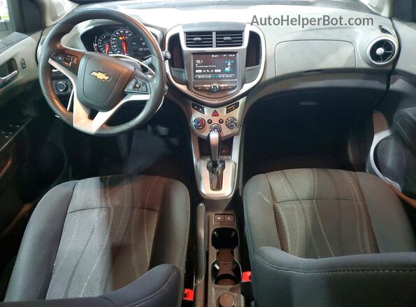 1G1JD5SH0H4102176 2017 CHEVROLET SONIC Белый Вид панели приборов
