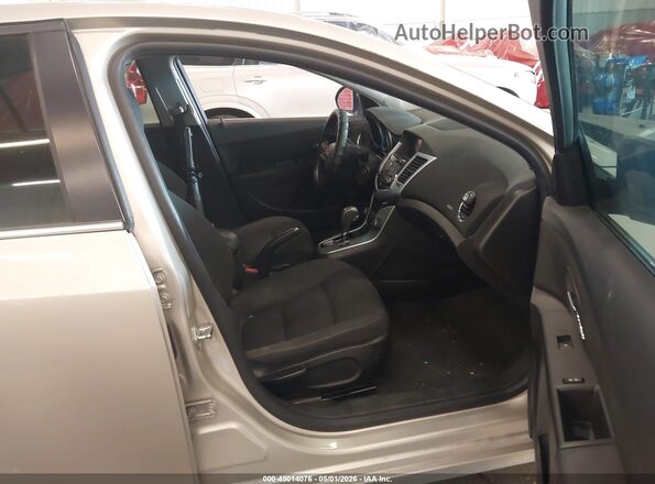 1G1PE5SB2G7181902 2016 CHEVROLET CRUZE Золотой Вид салона спереди