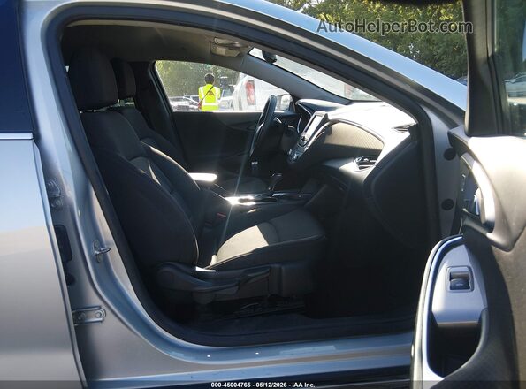 1G1ZD5ST2JF221168 2018 CHEVROLET MALIBU Серебряный Вид салона спереди